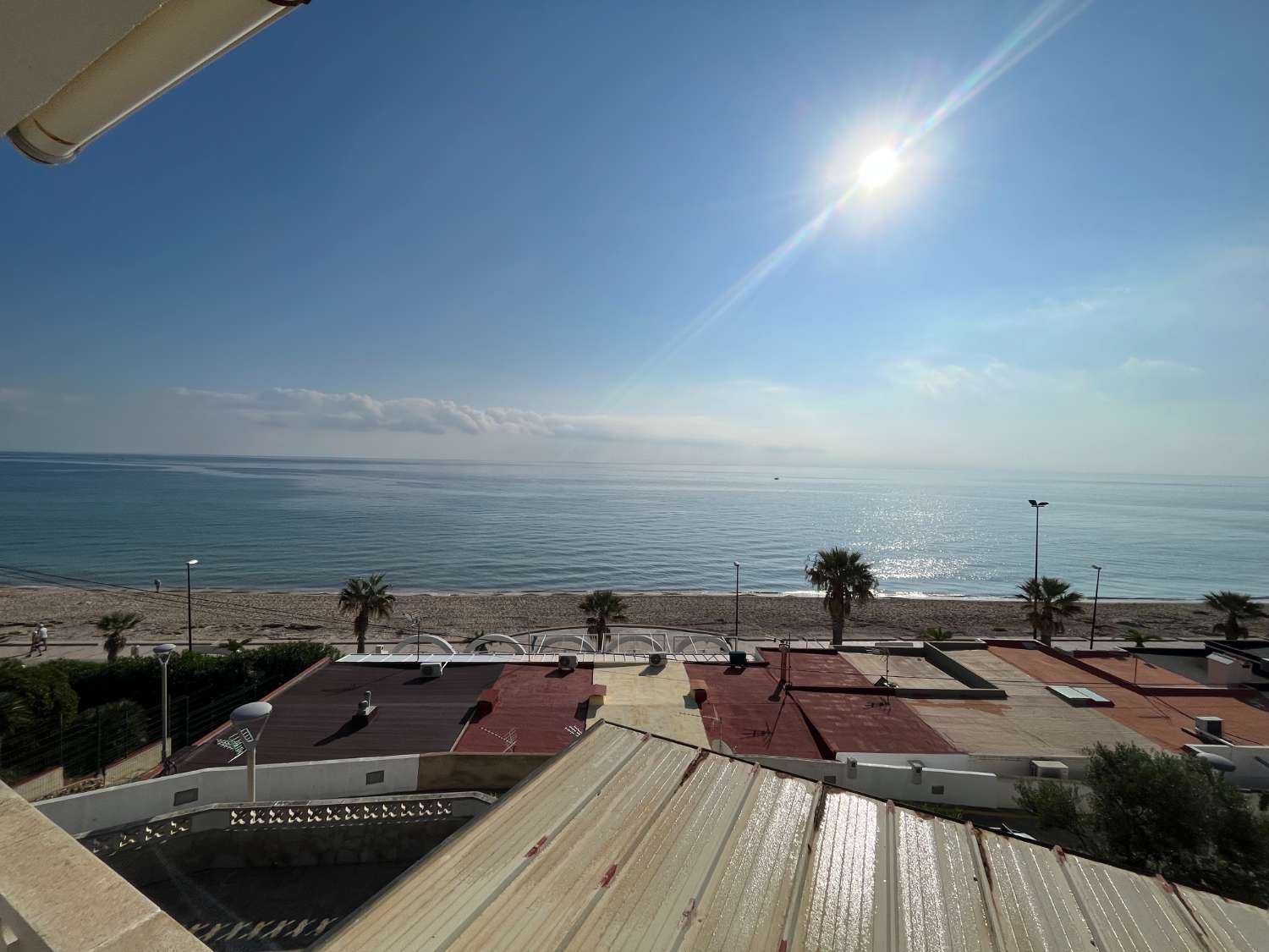 Chalet en primera línea de mar, con increíbles vistas al Mediterráneo