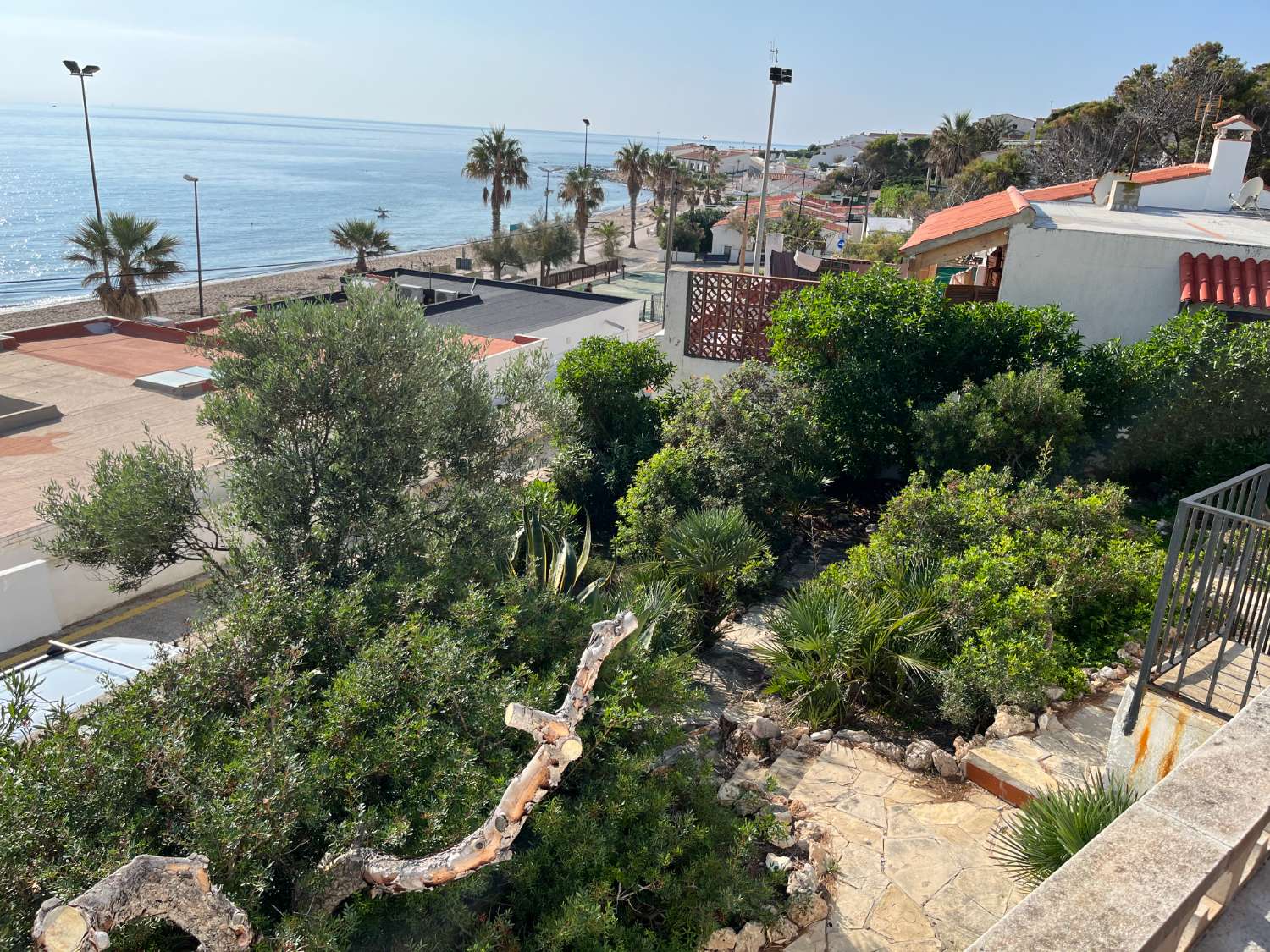 Chalet en primera línea de mar, con increíbles vistas al Mediterráneo