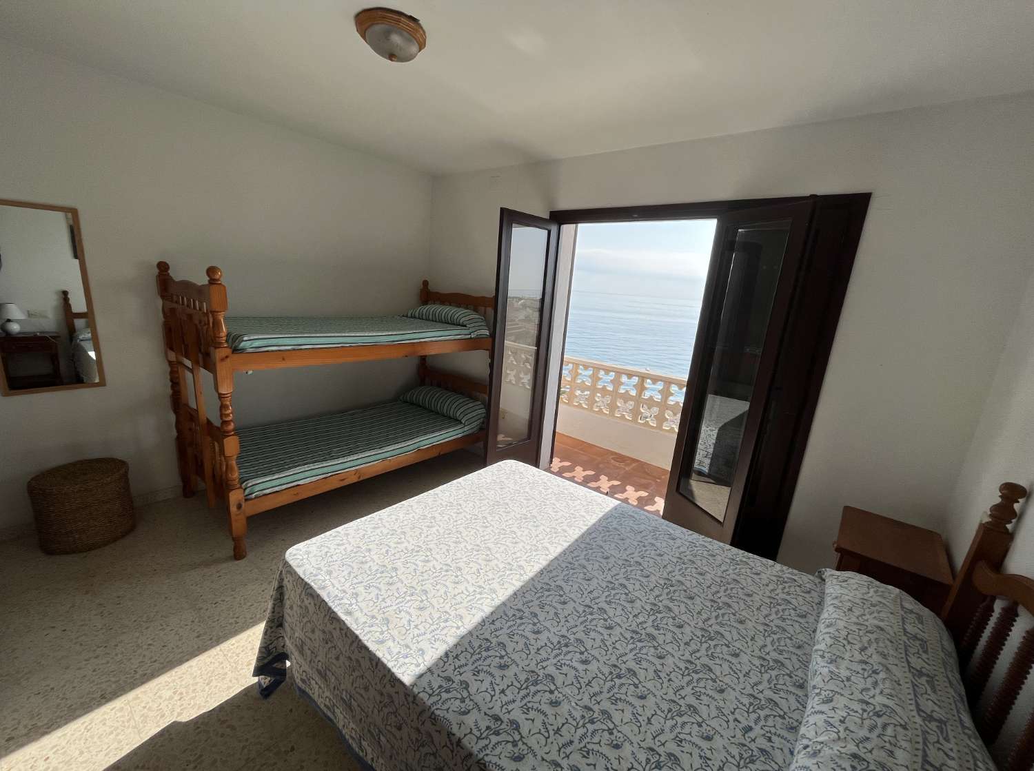 Chalet en primera línea de mar, con increíbles vistas al Mediterráneo