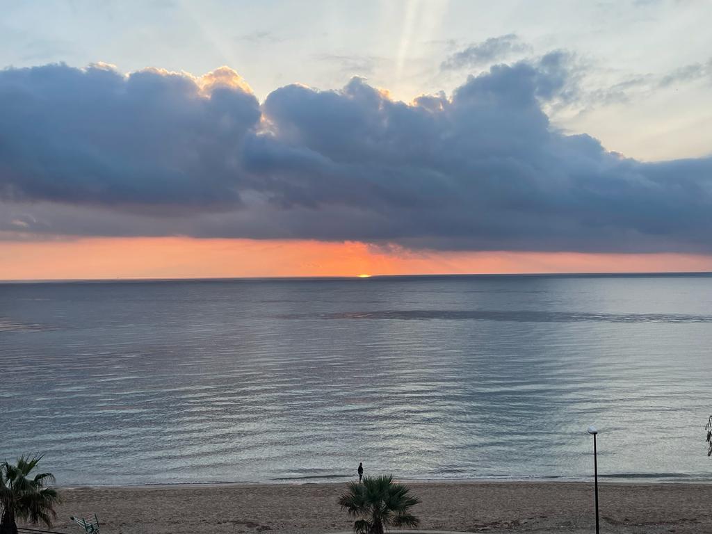 Xalet a primera línia de mar, amb increïbles vistes al Mediterrani