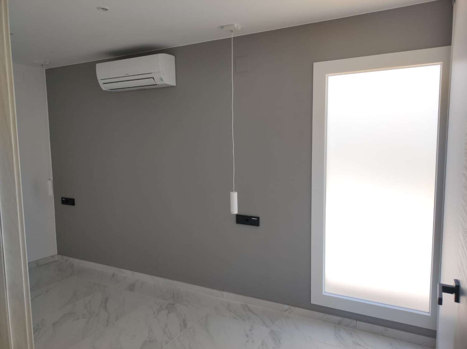 Moderna casa unifamiliar con piscina privada