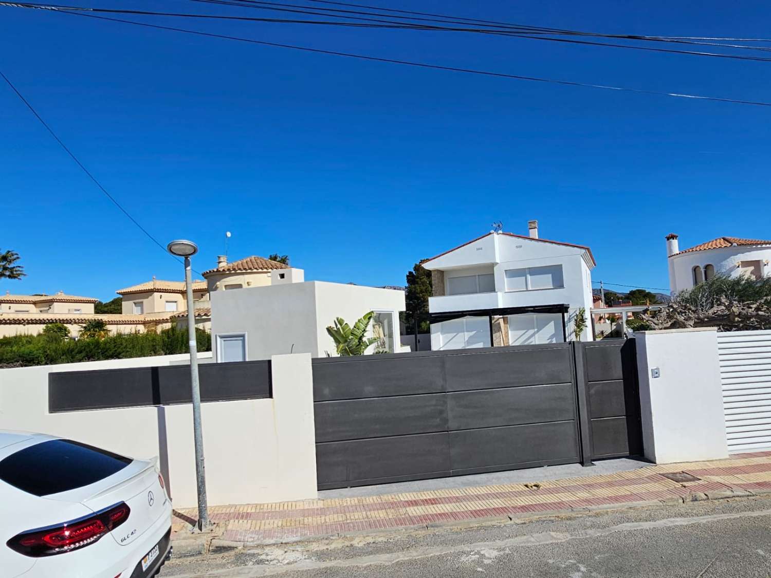 Moderna casa unifamiliar con piscina privada