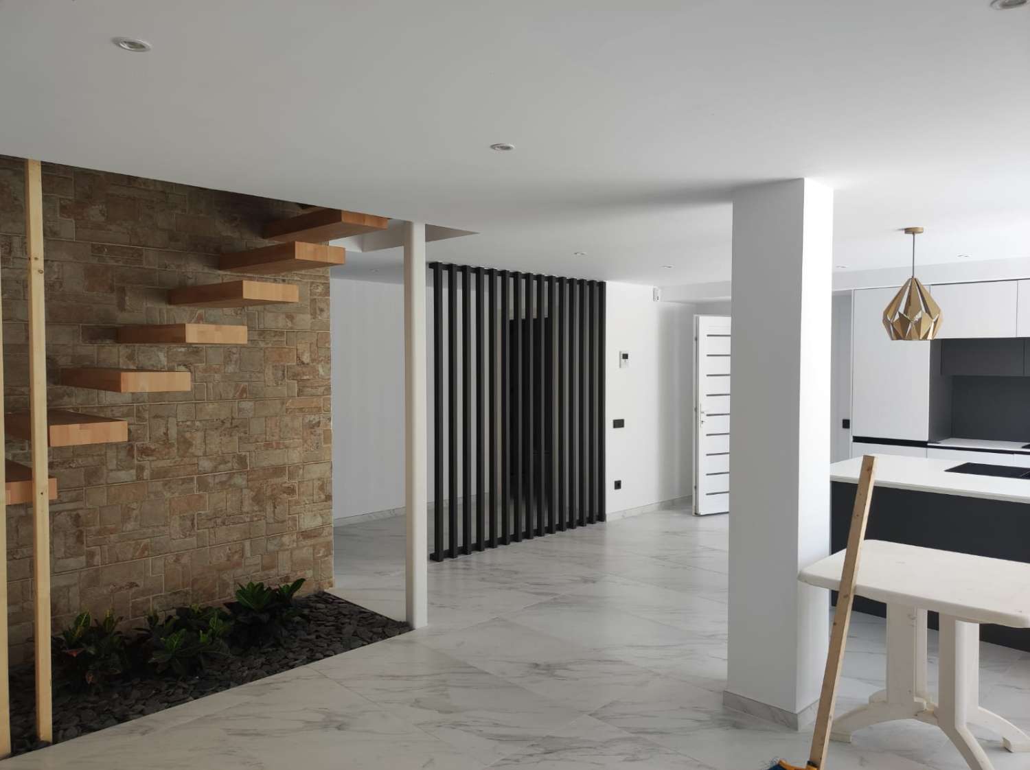 Moderna casa unifamiliar con piscina privada