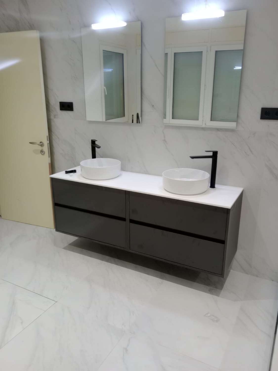 Moderna casa unifamiliar con piscina privada