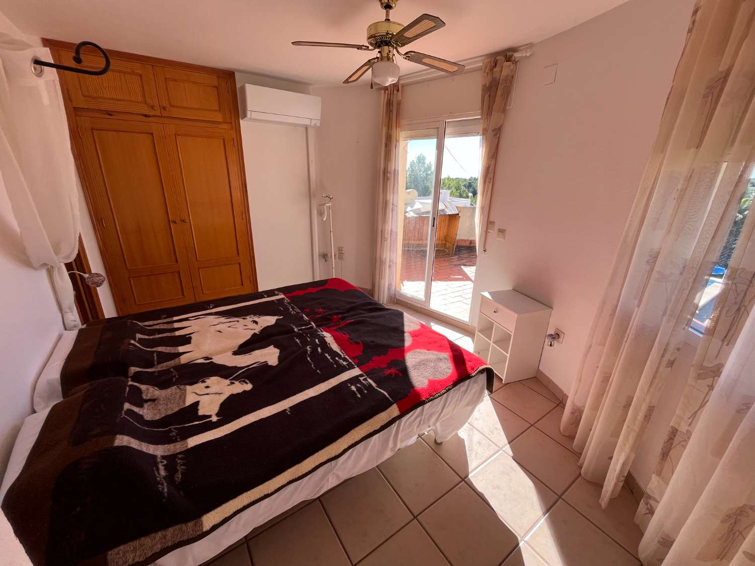 Casa unifamiliar con piscina privada