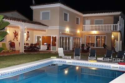 Large property with 2 independent houses and swimming pool