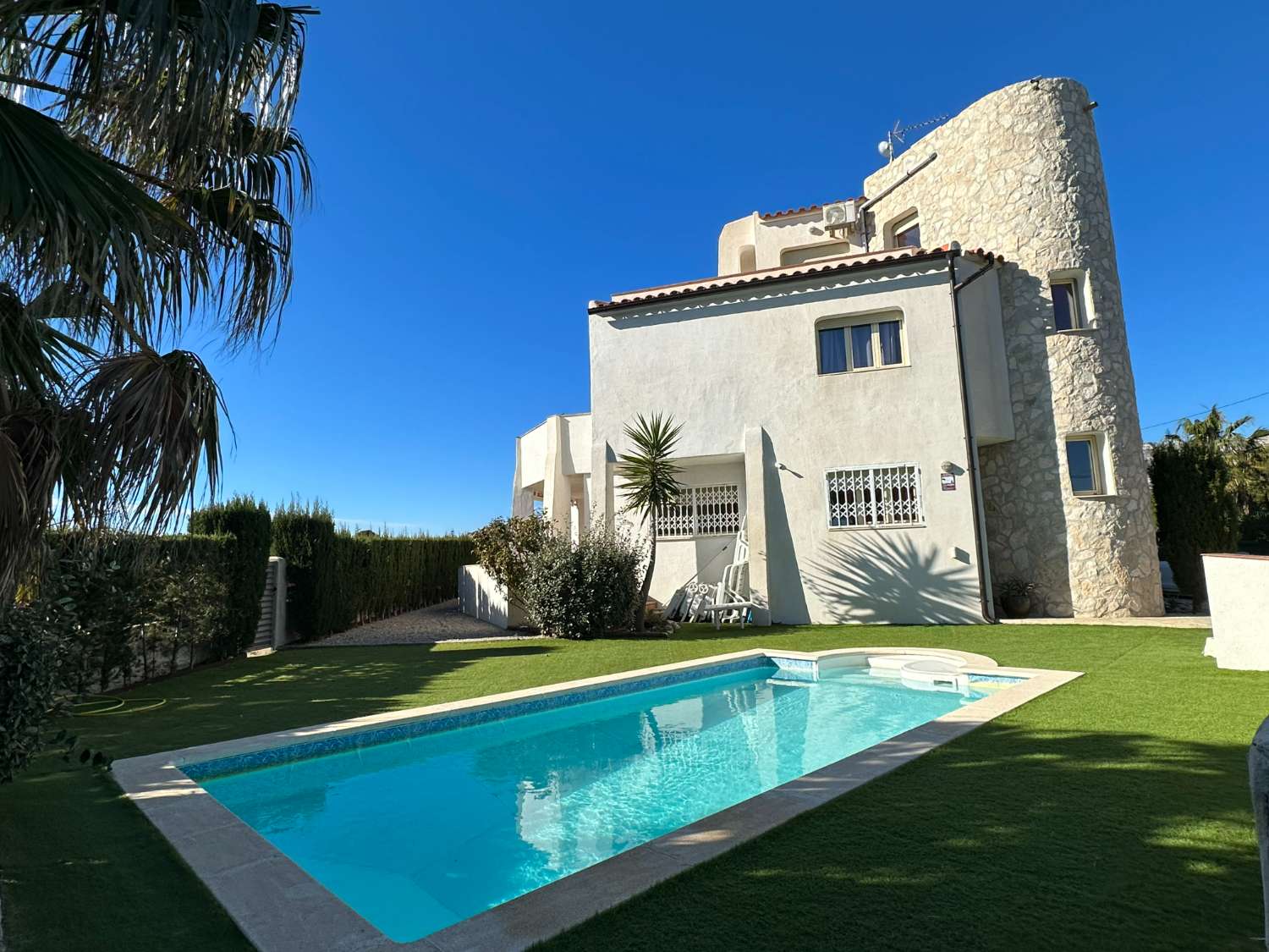 Large villa for 11 people with sea view and private pool!