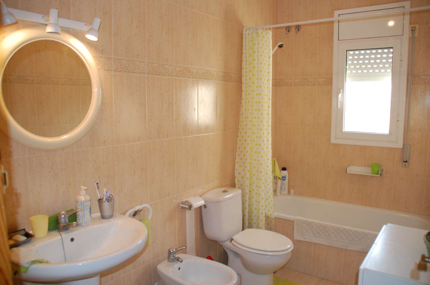 Encantadora casa unifamiliar con piscina privada