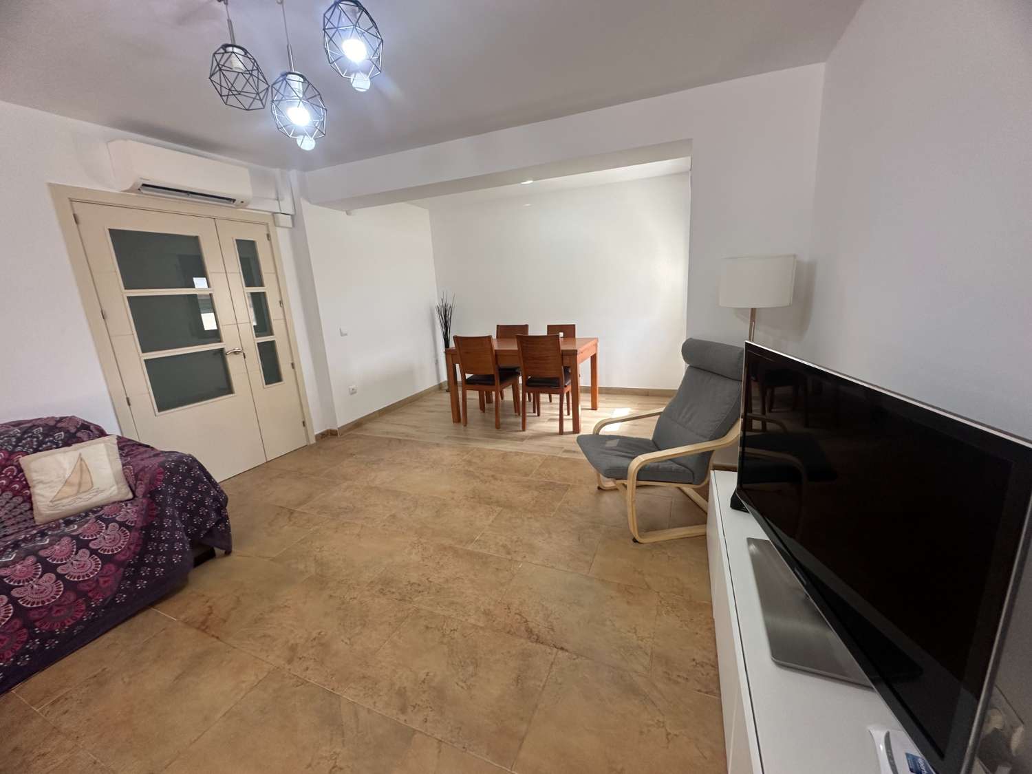 Preciosa casa con piscina privada con gran jardin !