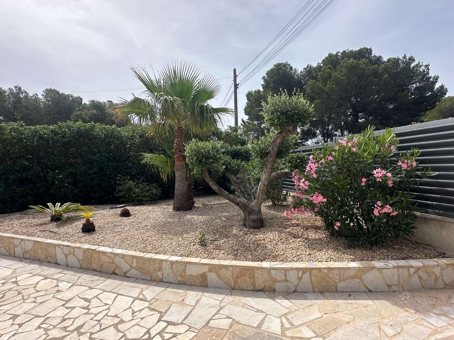 Preciosa casa con piscina privada con gran jardin !