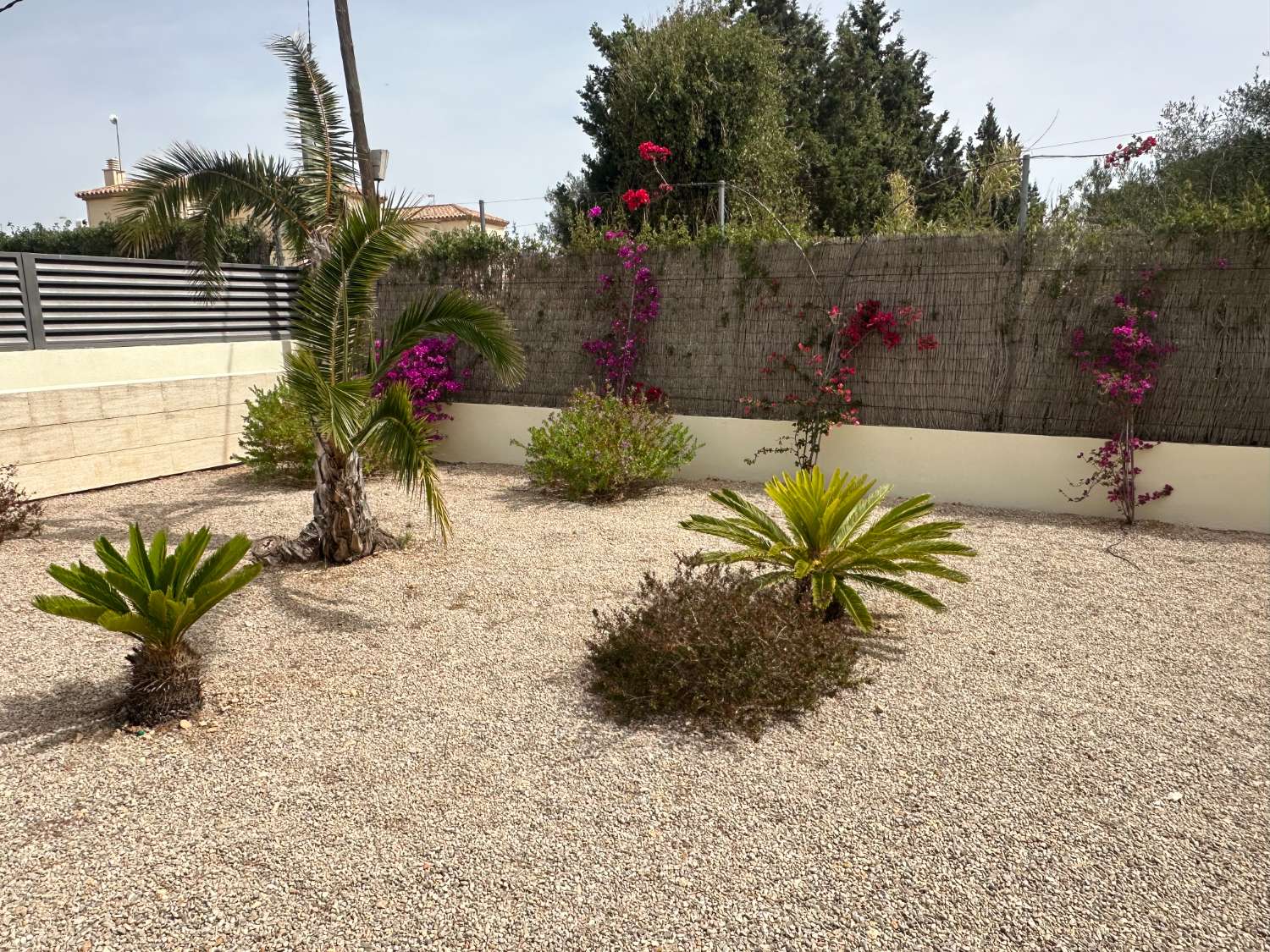 Preciosa casa con piscina privada con gran jardin !