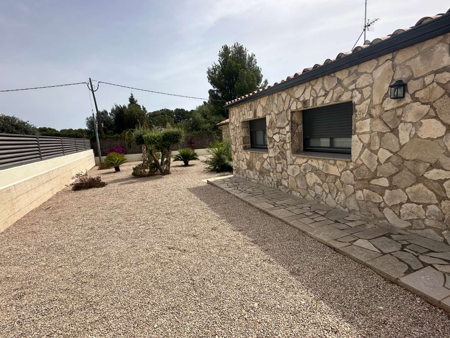 Preciosa casa con piscina privada con gran jardin !