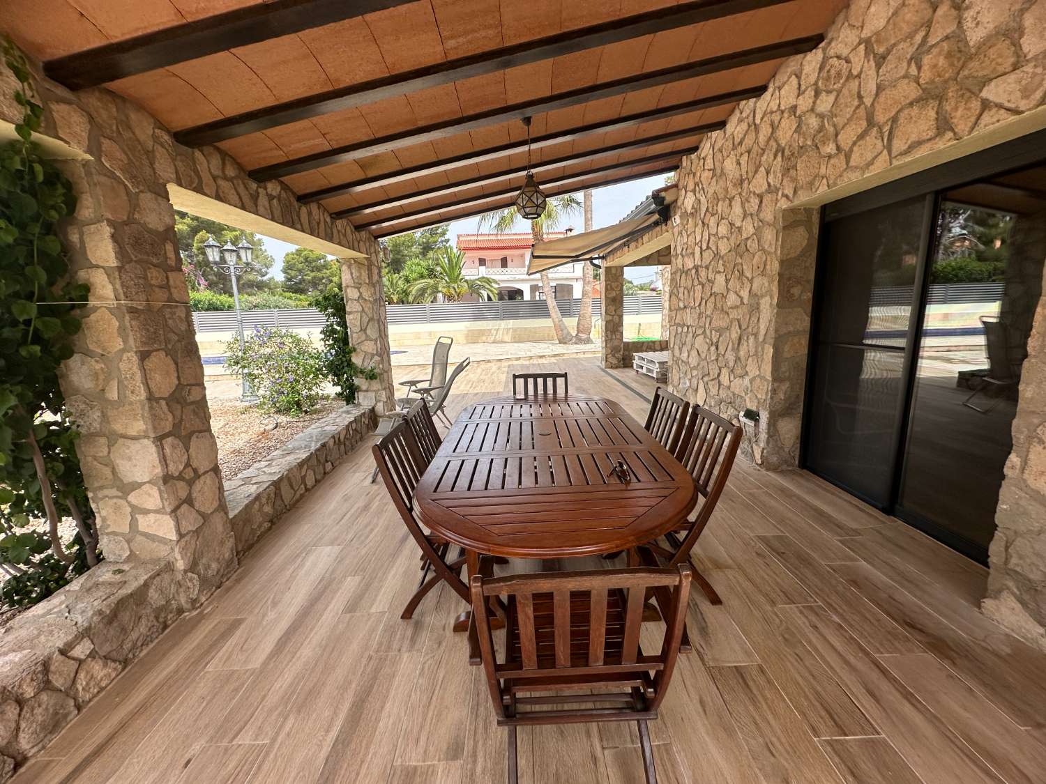 Preciosa casa con piscina privada con gran jardin !