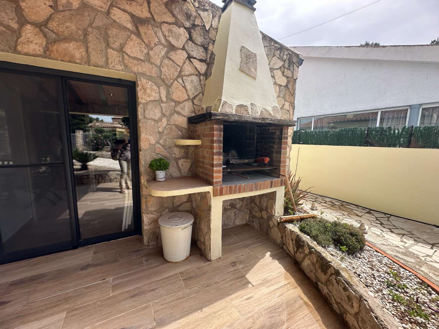 Preciosa casa con piscina privada con gran jardin !