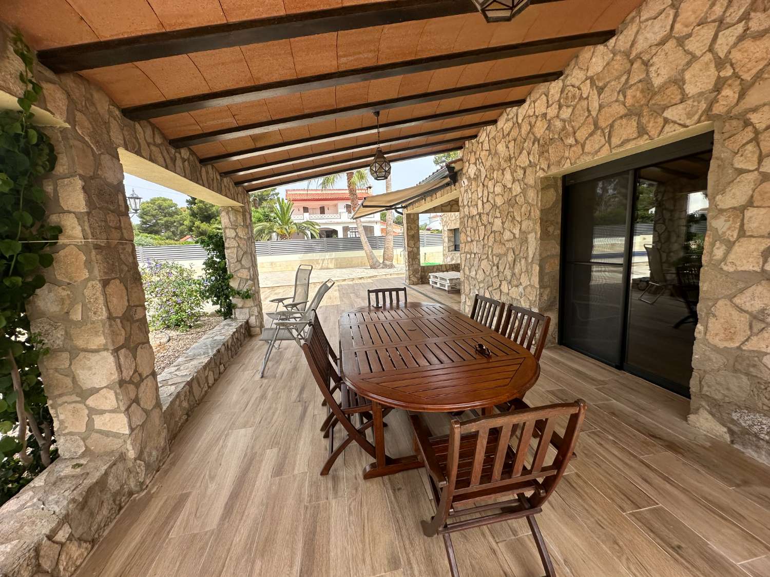 Preciosa casa con piscina privada con gran jardin !