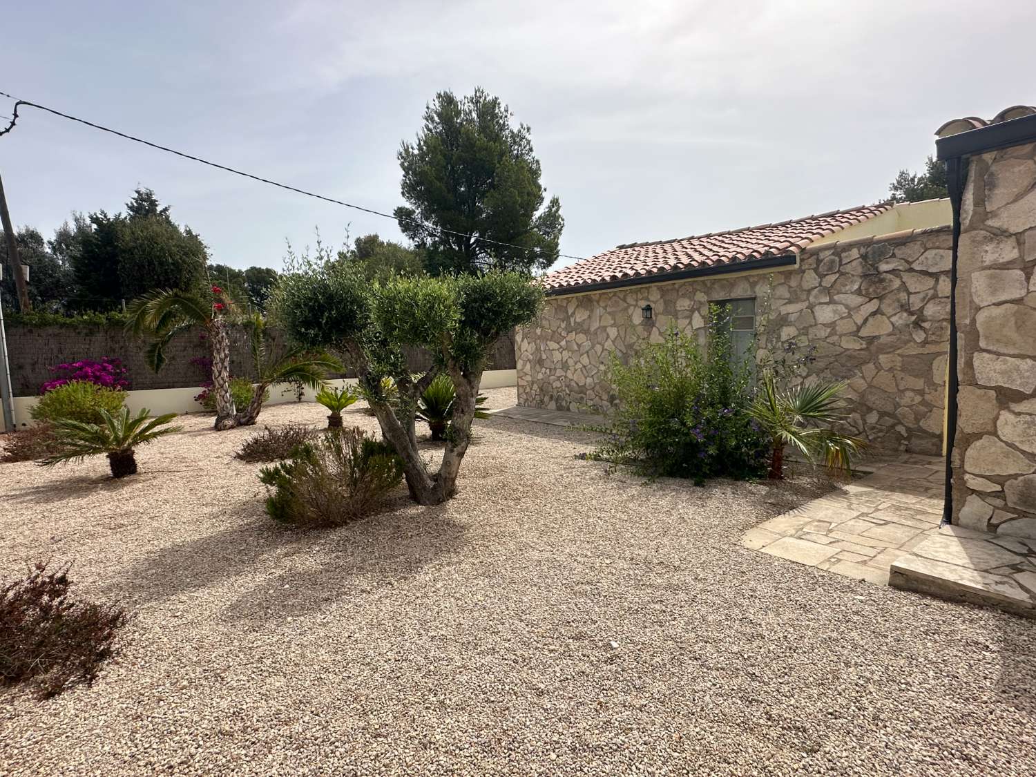 Preciosa casa con piscina privada con gran jardin !