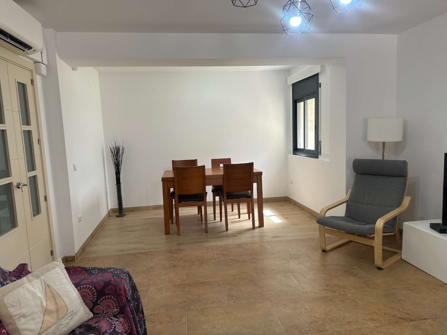 Preciosa casa con piscina privada con gran jardin !