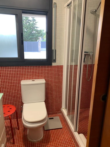 Preciosa casa con piscina privada con gran jardin !