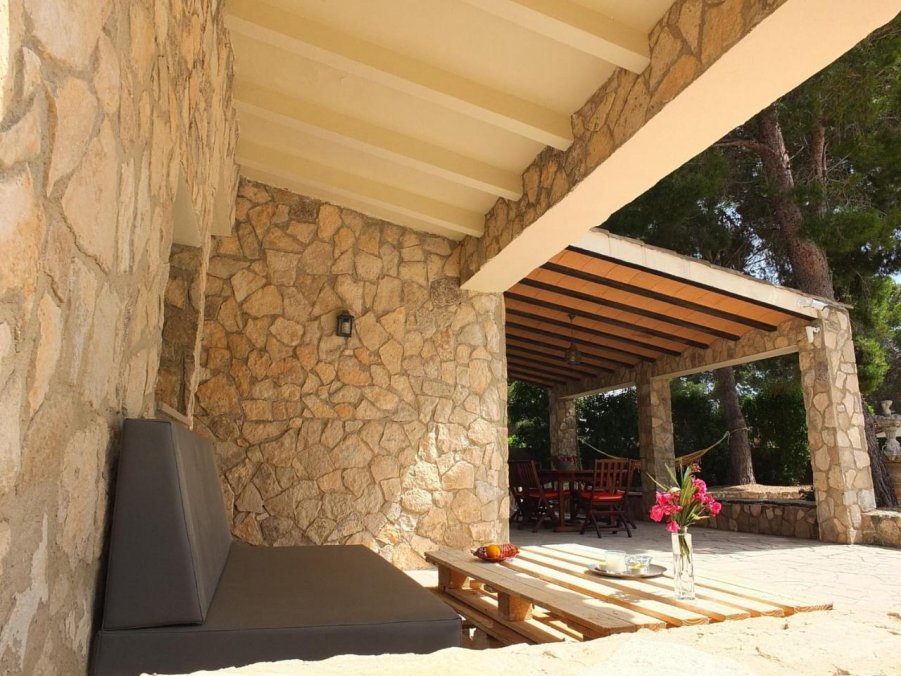 Preciosa casa con piscina privada con gran jardin !