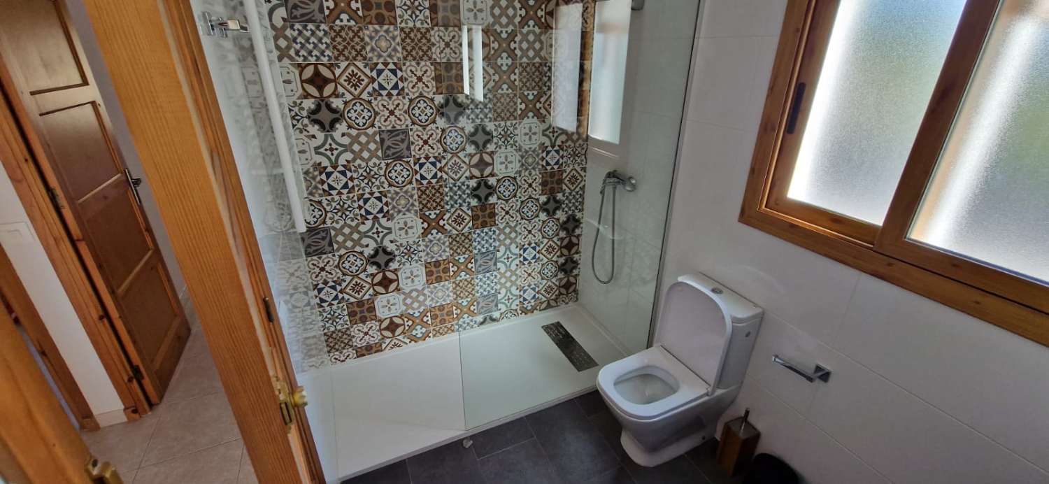 Esplèndida casa de dos apartaments a 50m del mar !