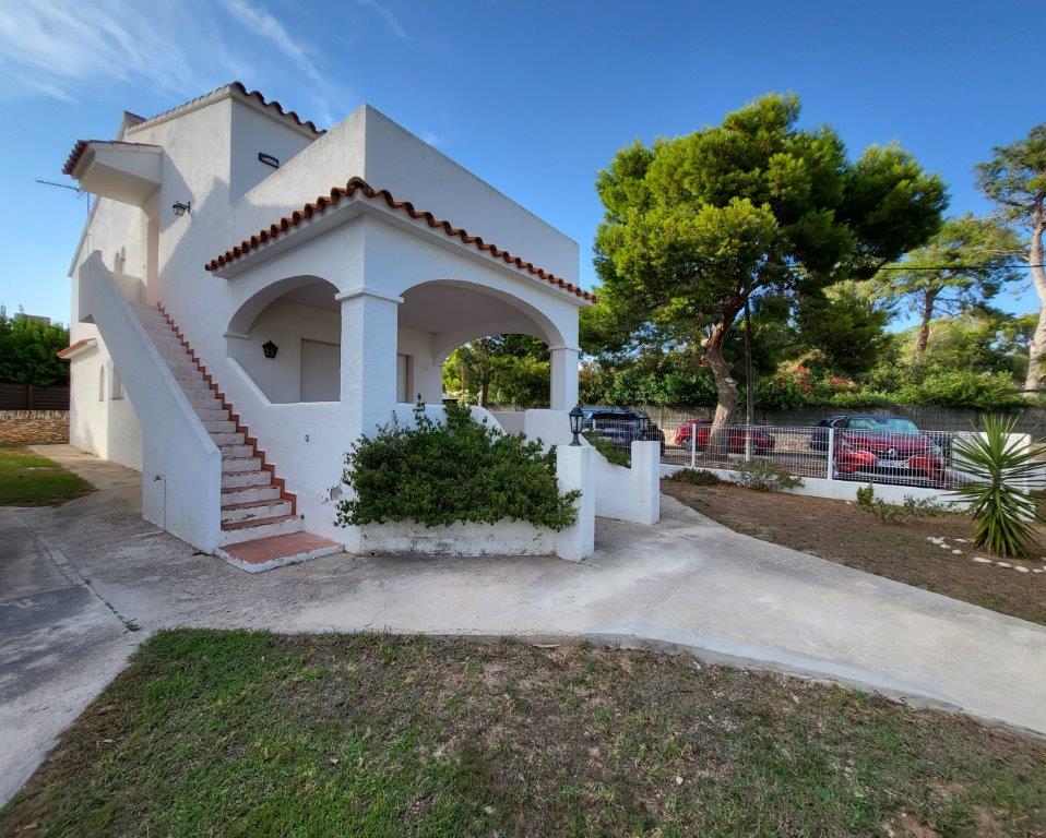 Esplèndida casa de dos apartaments a 50m del mar !