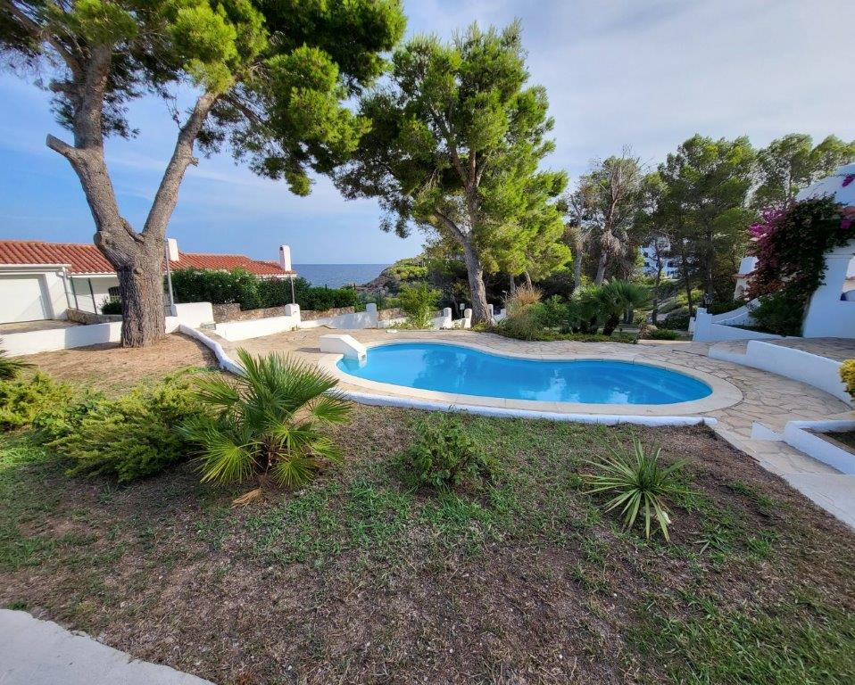 Esplèndida casa de dos apartaments a 50m del mar !