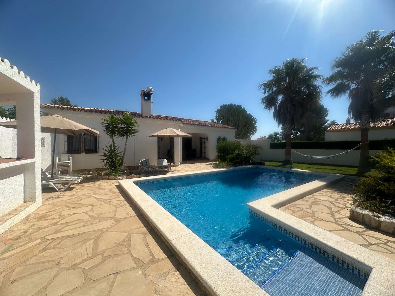 Casa unifamiliar con piscina privada a 300m de la playa