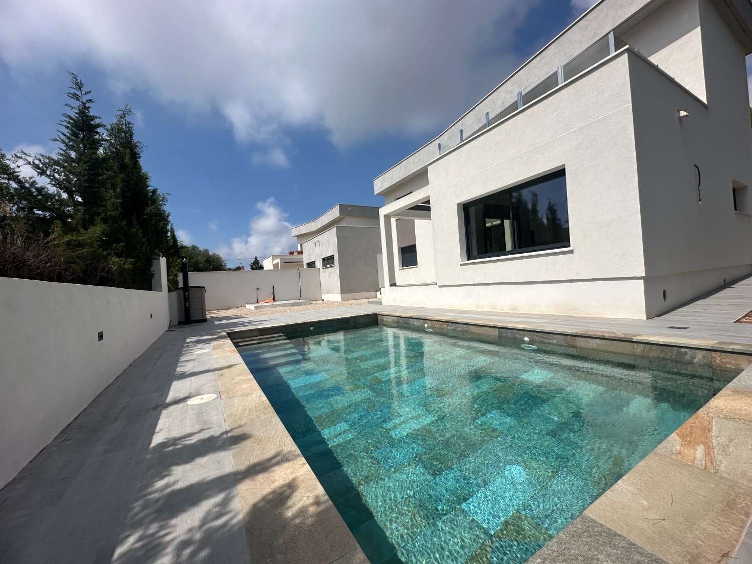 Nueva casa con piscina privada a solo 200m de la playa