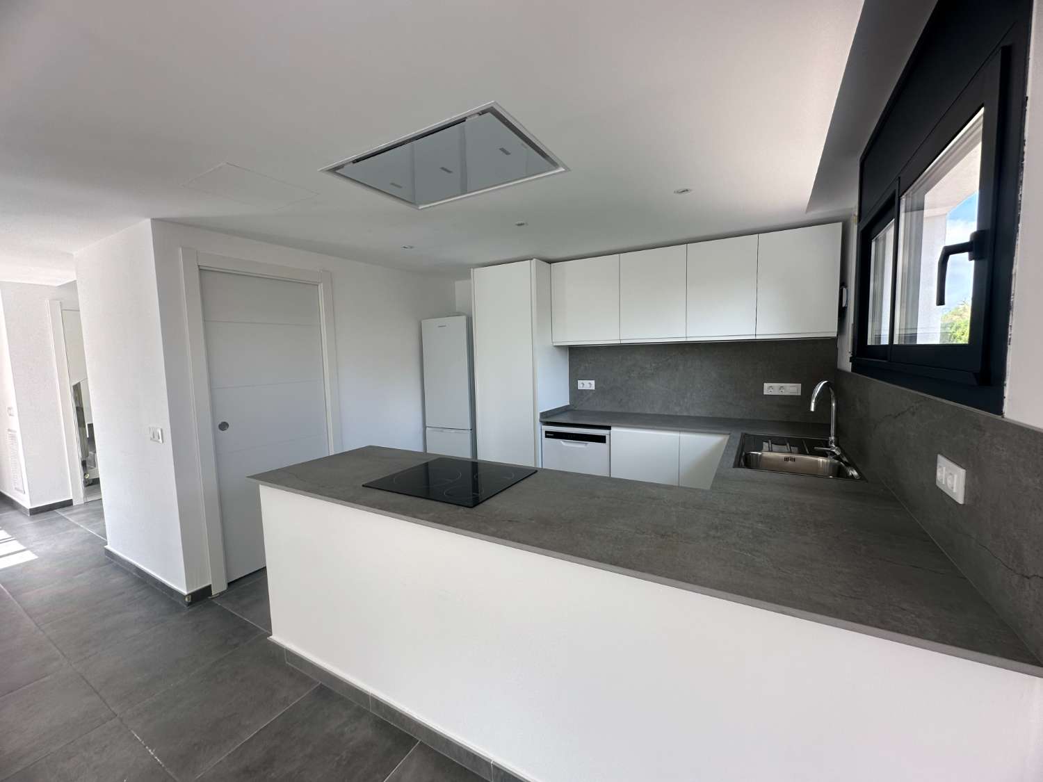 Nueva casa con piscina privada a solo 200m de la playa