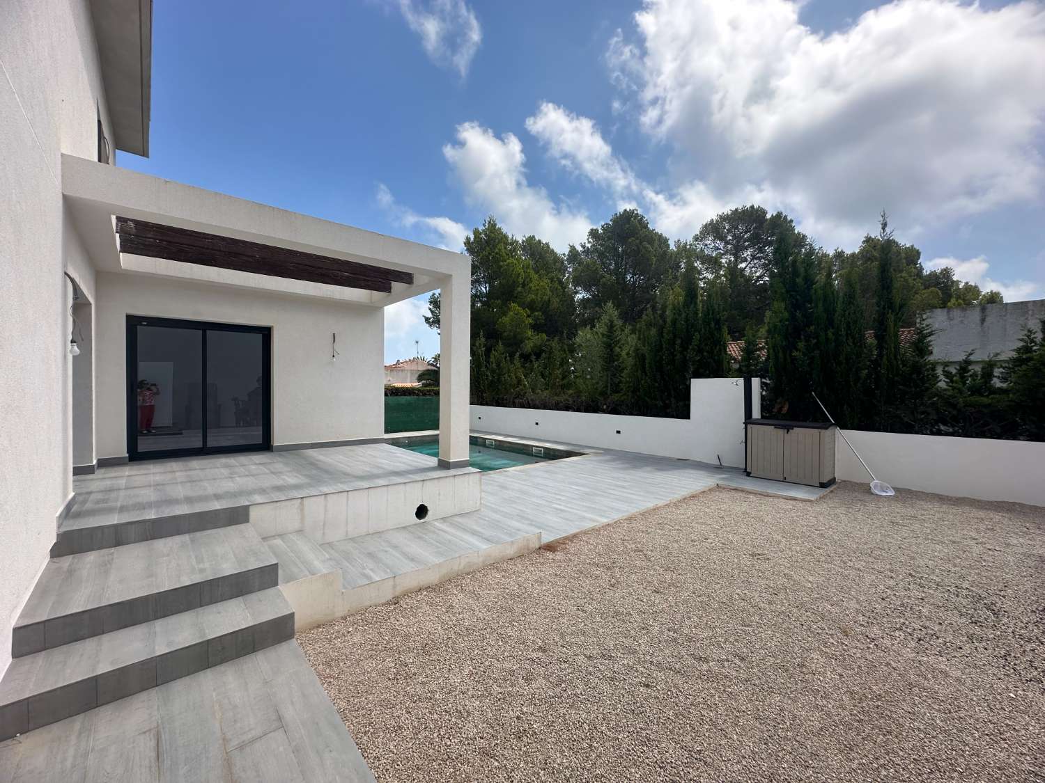 Nueva casa con piscina privada a solo 200m de la playa