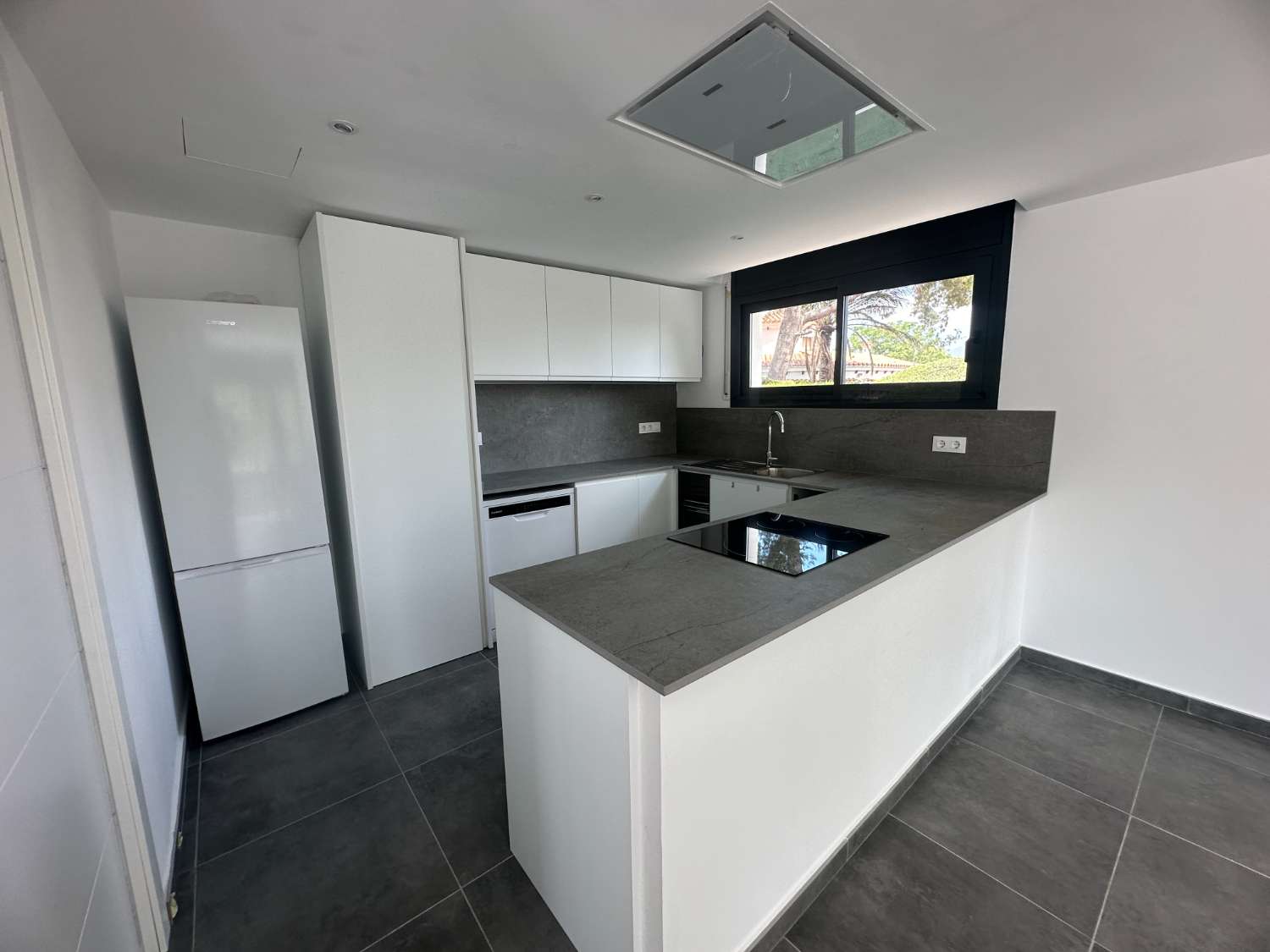 Nueva casa con piscina privada a solo 200m de la playa