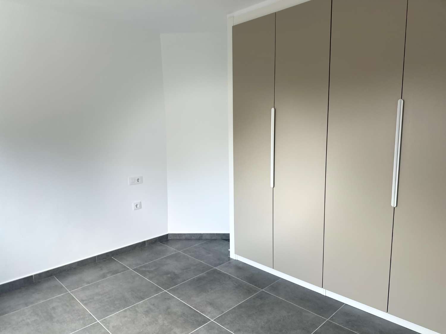 Nueva casa con piscina privada a solo 200m de la playa