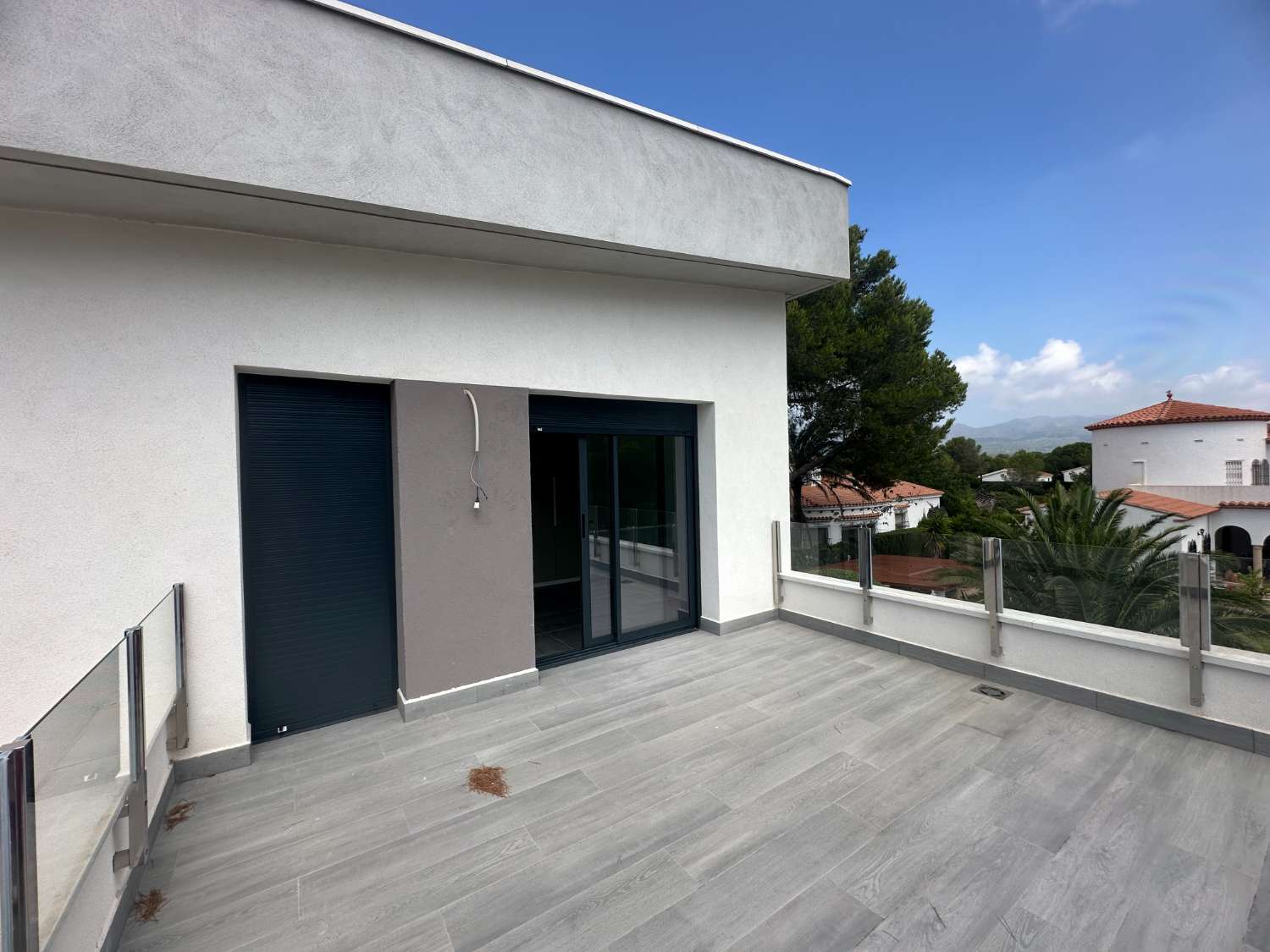 Nueva casa con piscina privada a solo 200m de la playa