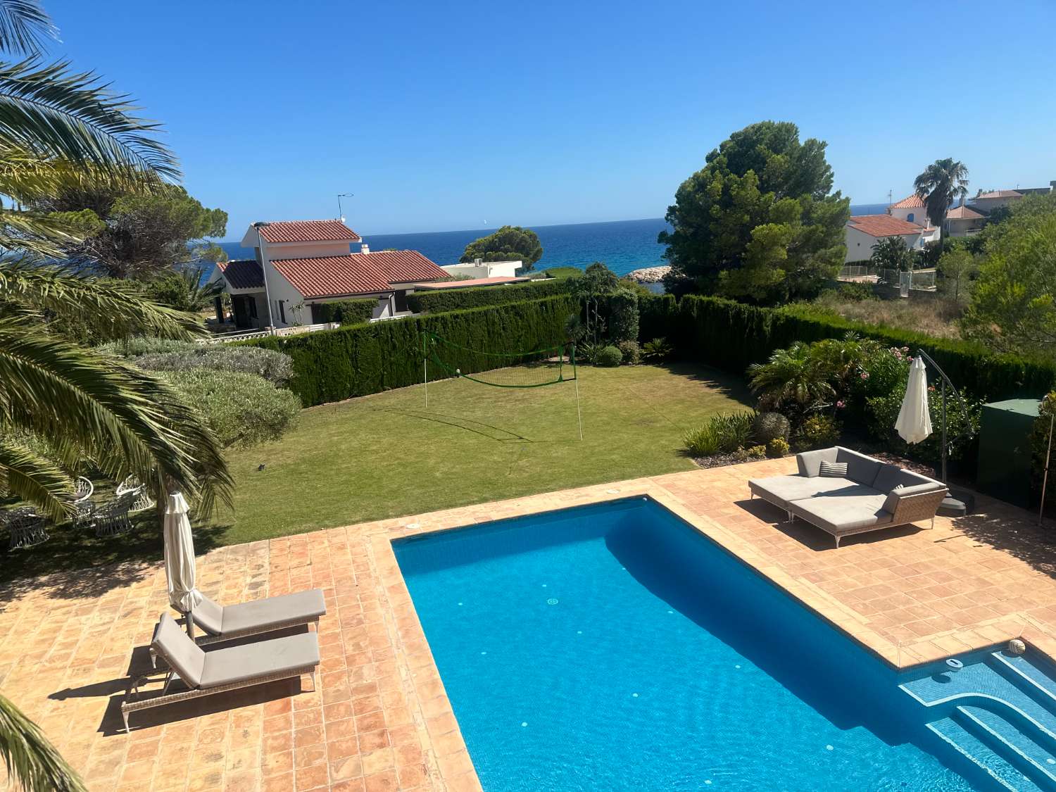 GROSSES GRUNDSTÜCK NUR 20 METER VOM MEER ENTFERNT! mit TOURISTENLIZENZ