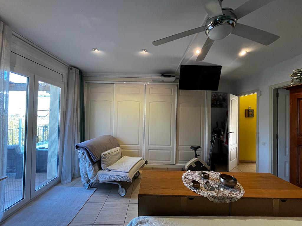 26 Muntanya - Casa independiente con impresionantes vistas a la montaña y al mar en Planes Del Rey!