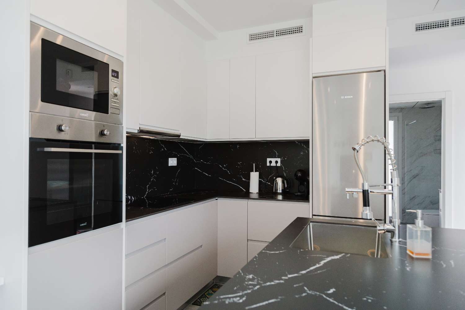 Hermosa villa moderna con piscina privada