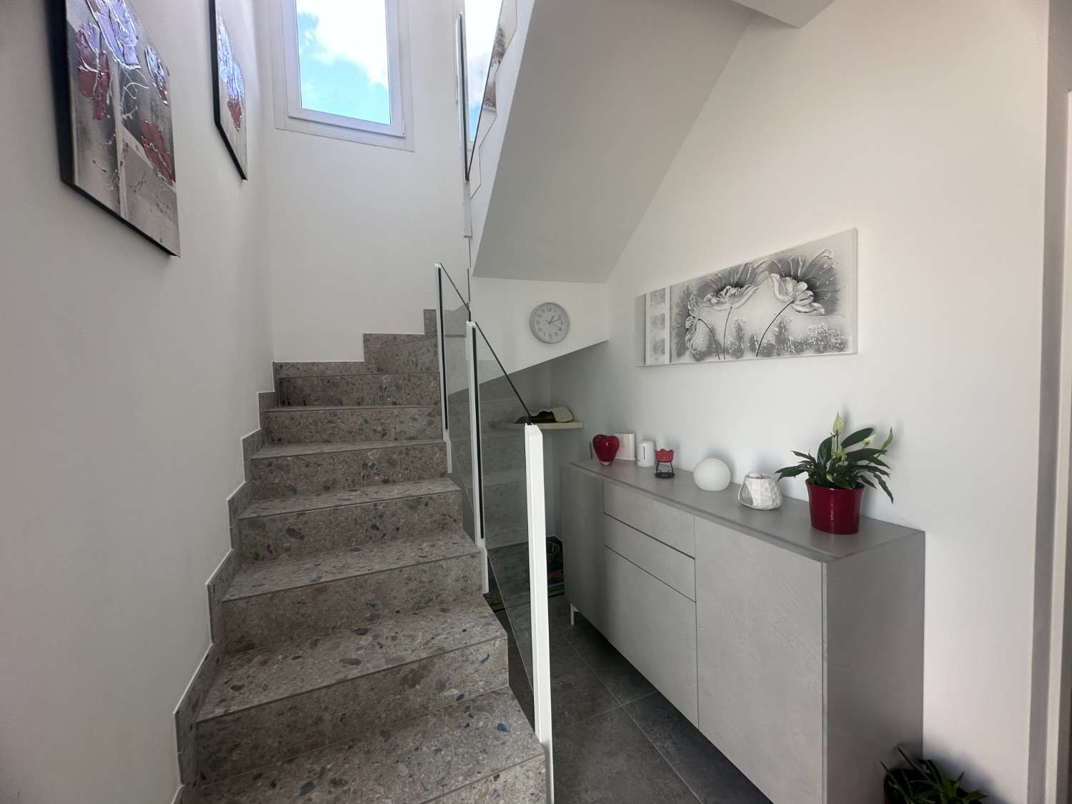 Hermosa villa moderna con piscina privada
