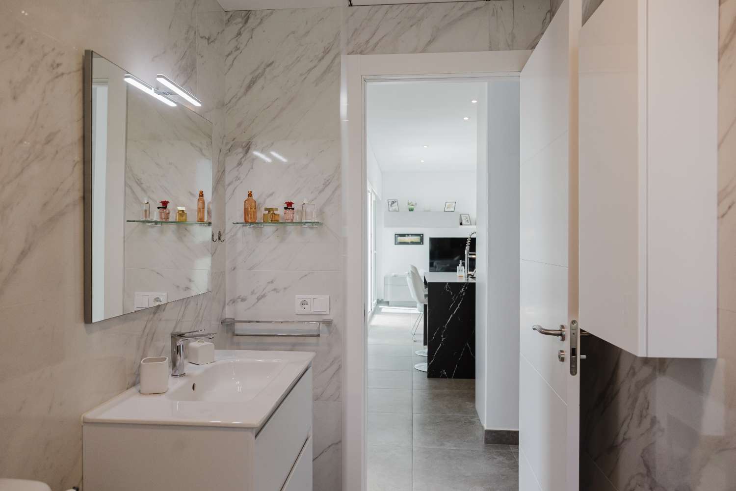 Hermosa villa moderna con piscina privada