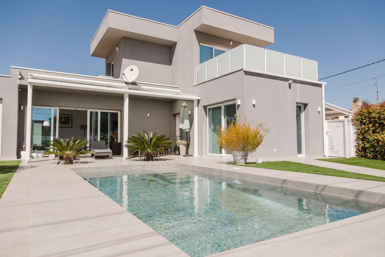 Hermosa villa moderna con piscina privada