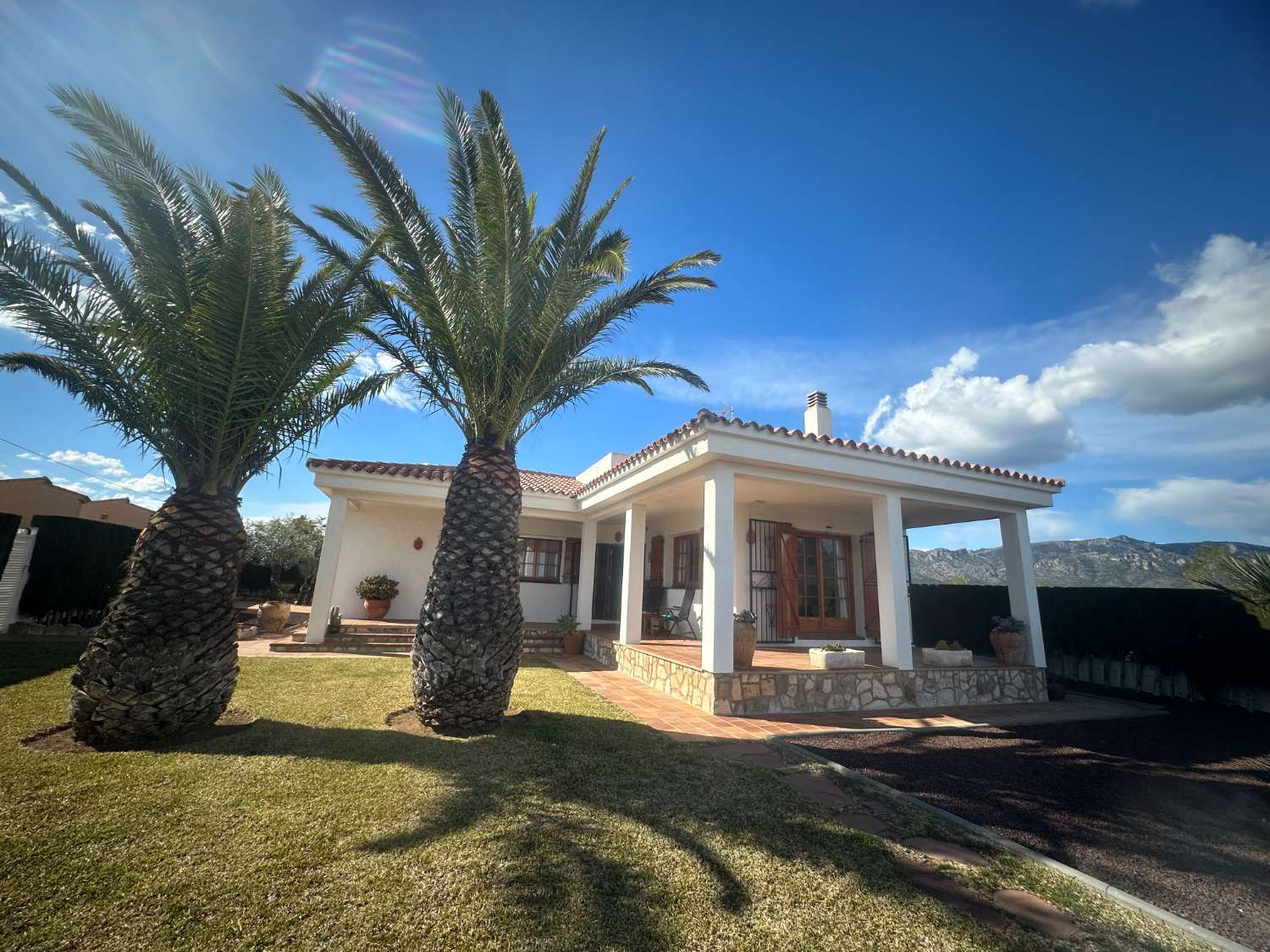 Preciosa casa unifamiliar con piscina privada!!