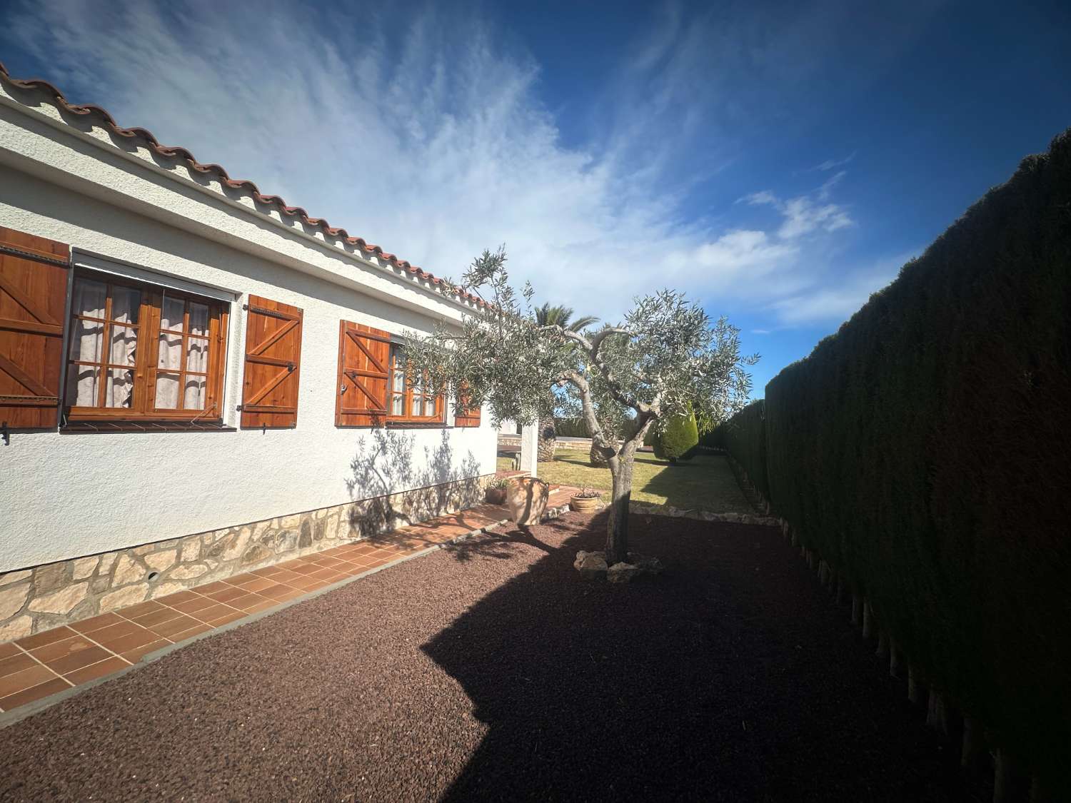 Preciosa casa unifamiliar con piscina privada!!