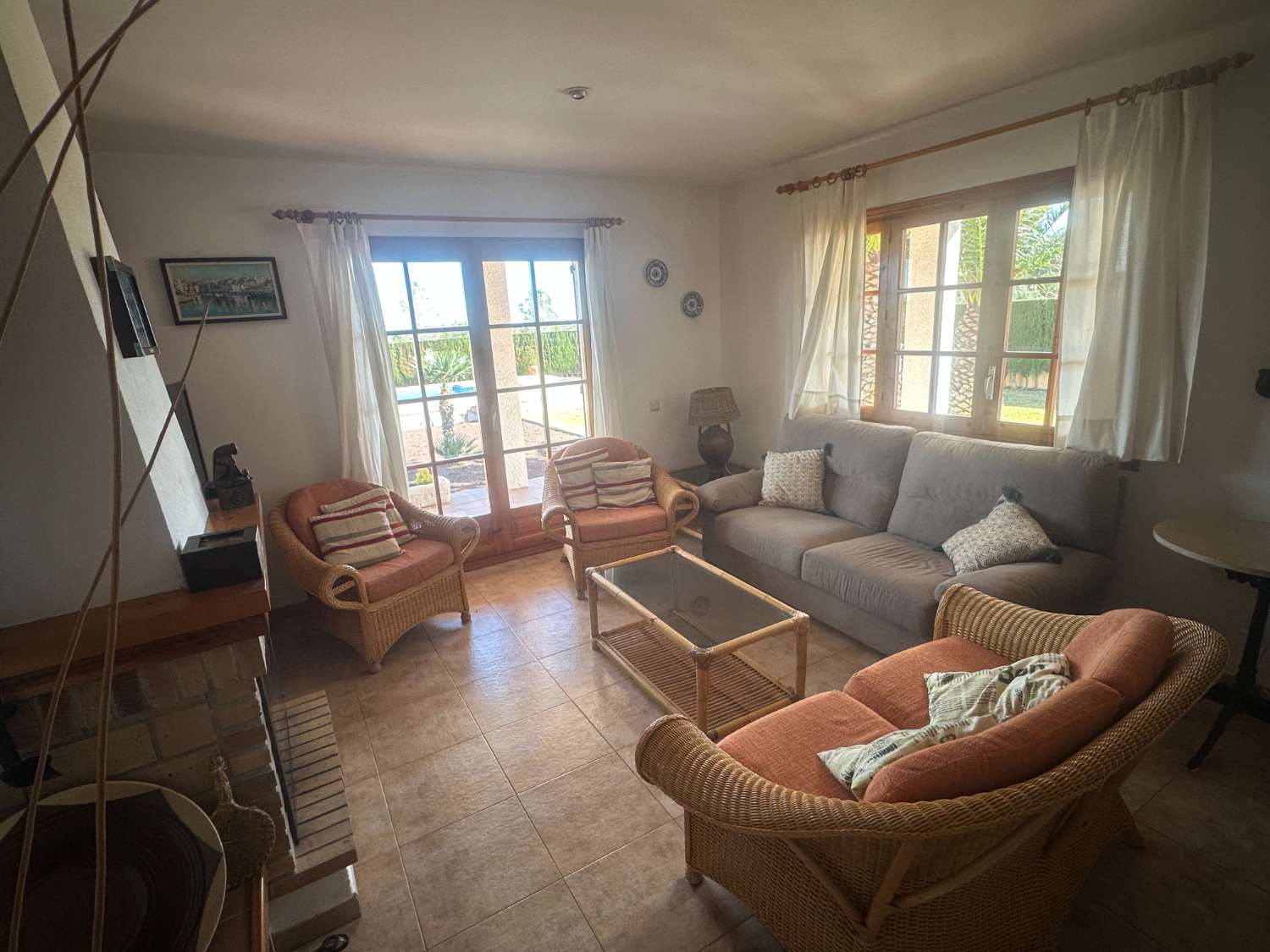 Preciosa casa unifamiliar con piscina privada!!