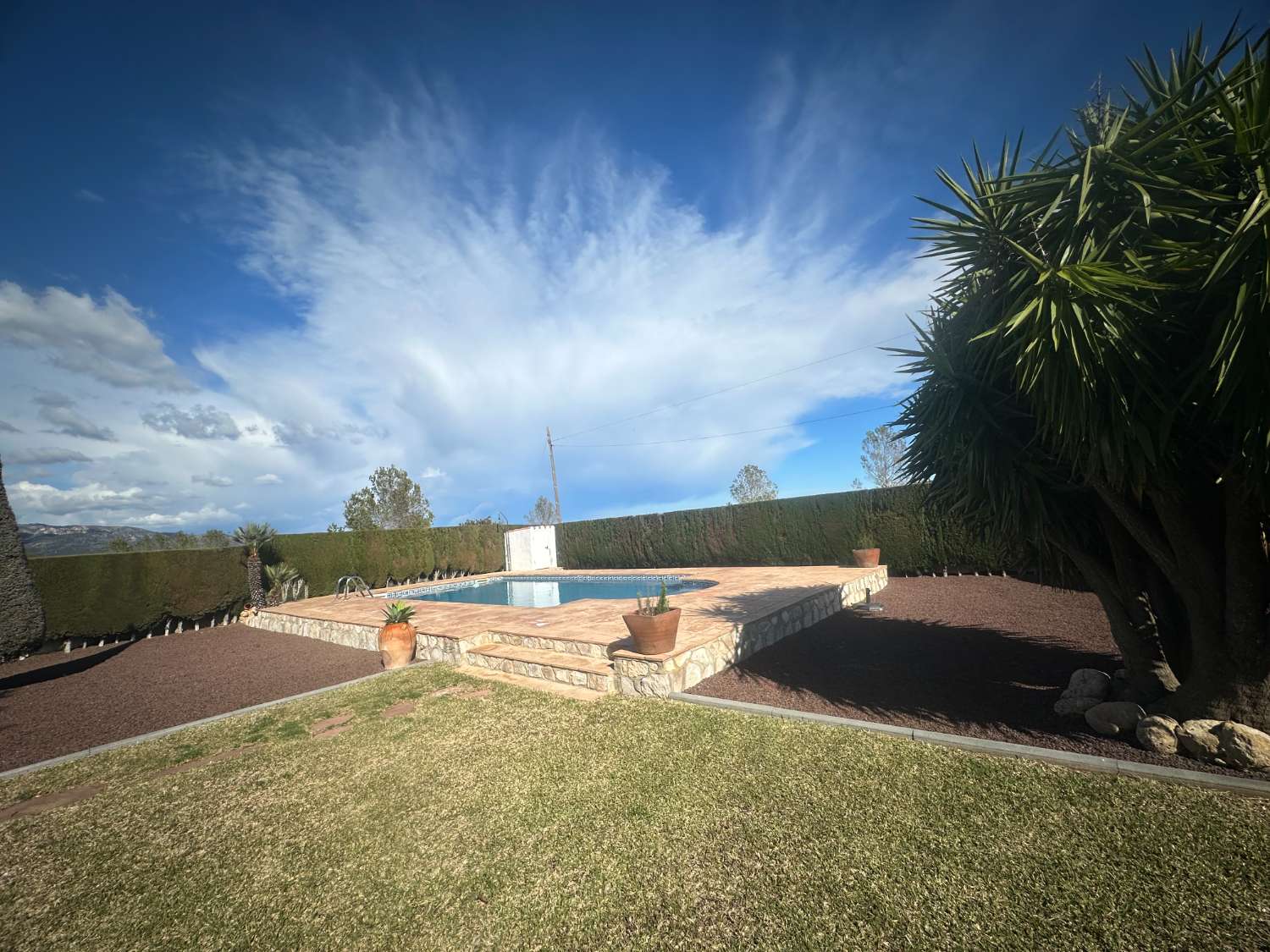 Preciosa casa unifamiliar con piscina privada!!