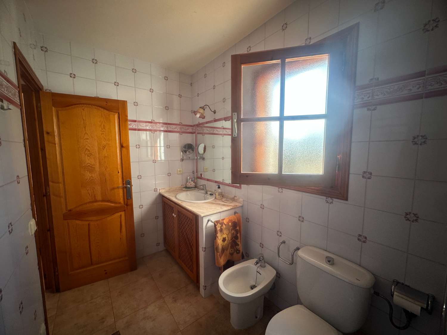 Preciosa casa unifamiliar con piscina privada!!