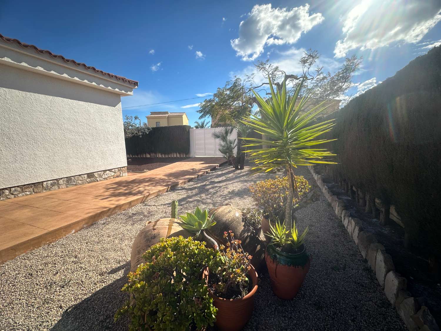 Preciosa casa unifamiliar con piscina privada!!