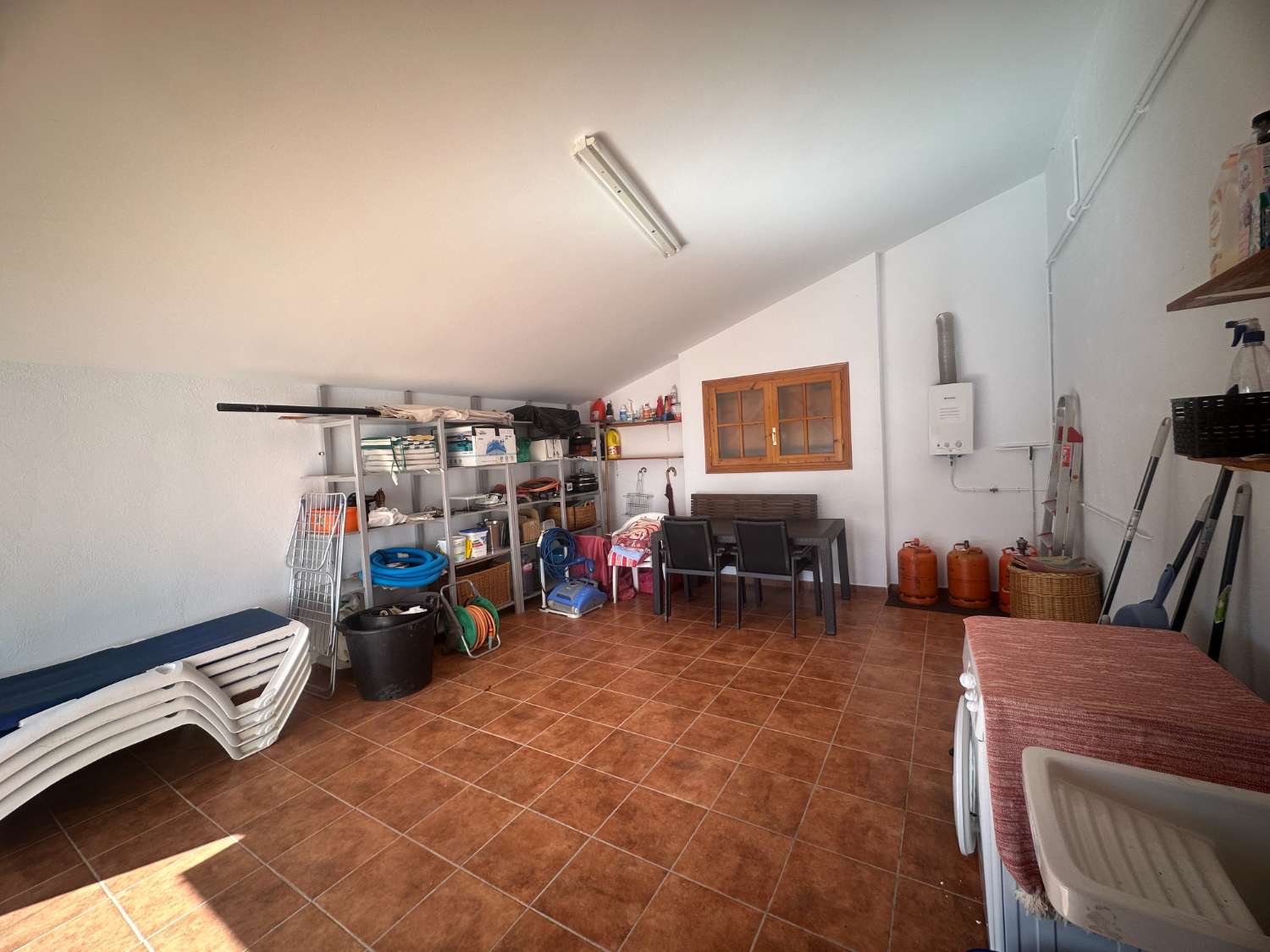 Preciosa casa unifamiliar con piscina privada!!