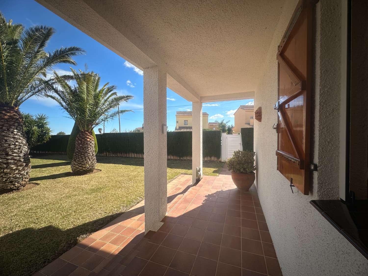 Preciosa casa unifamiliar con piscina privada!!