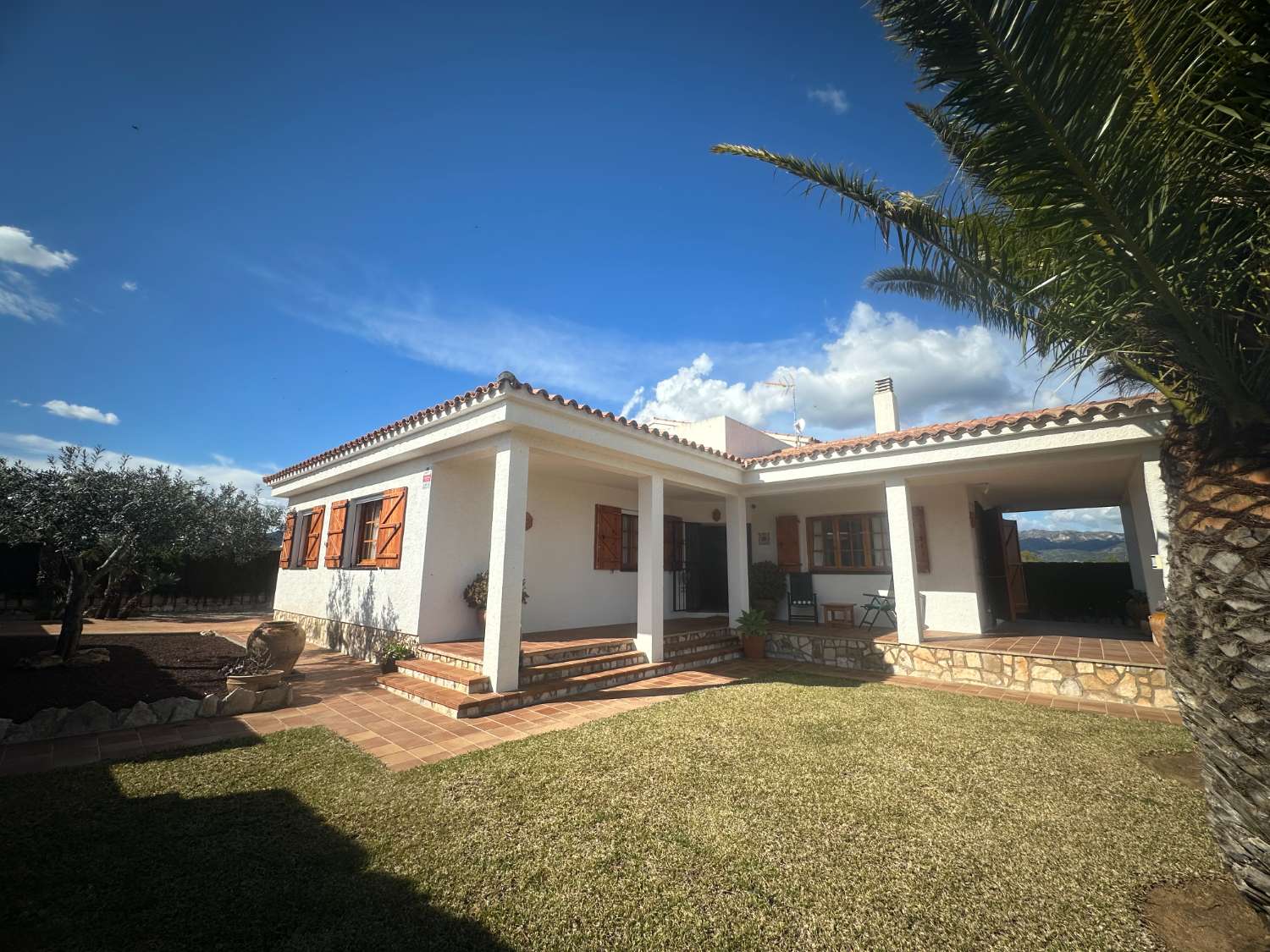 Preciosa casa unifamiliar con piscina privada!!