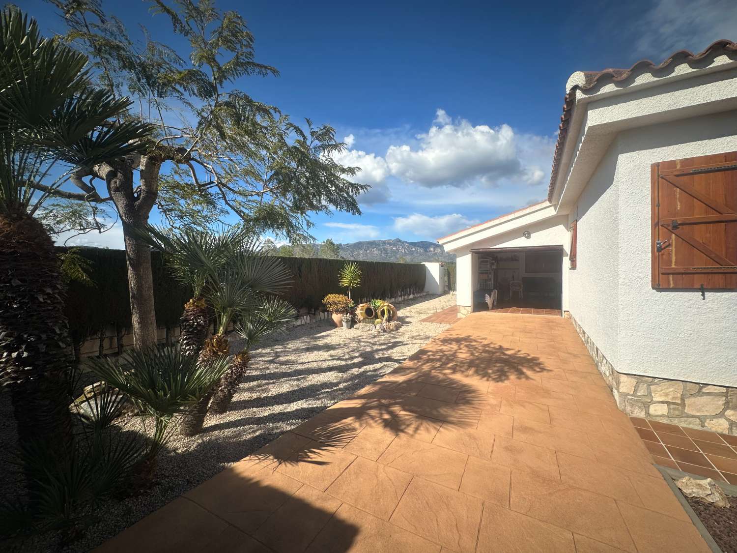Preciosa casa unifamiliar con piscina privada!!