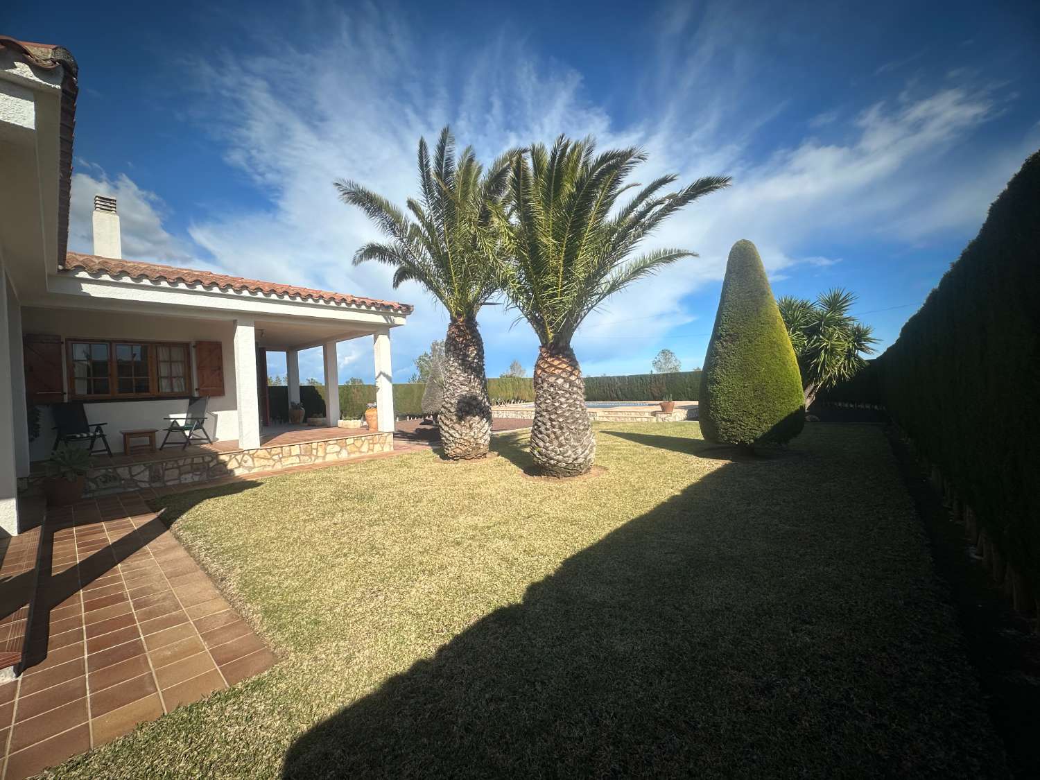 Preciosa casa unifamiliar con piscina privada!!